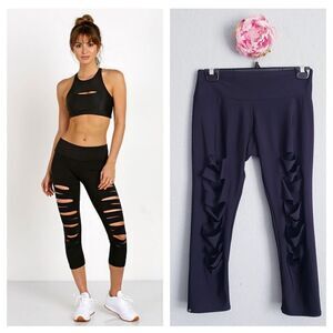 Onzie Black‎ Shredded Capri Leggings